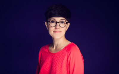 (Un)masking a Poet as Plural and Porous