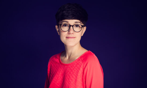 (Un)masking a Poet as Plural and Porous